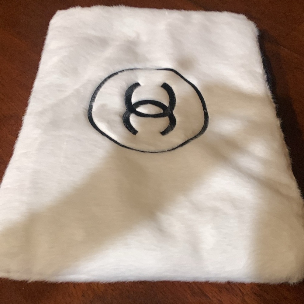 Absolutely adorable authentic rare,collectible white Chanel furry pouch/clutch.